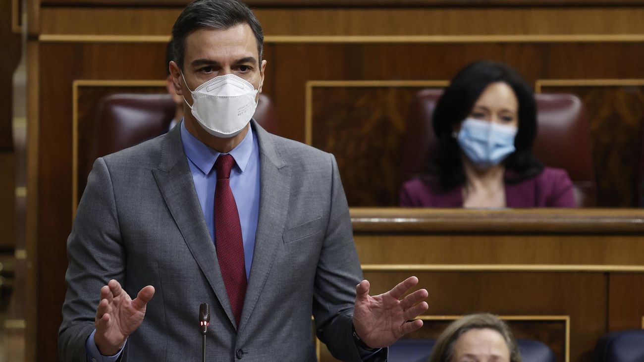 Sánchez se despide de Casado criticando al PP