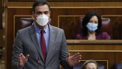 Sánchez se despide de Casado criticando al PP