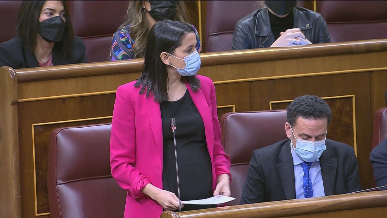 Críticas, elogios y reproches en la primera Sesión de Control tras la marcha de Casado