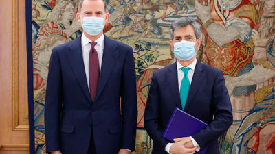 El rey recibe las memorias del Poder Judicial y del Tribunal Supremo de manos de su presidente