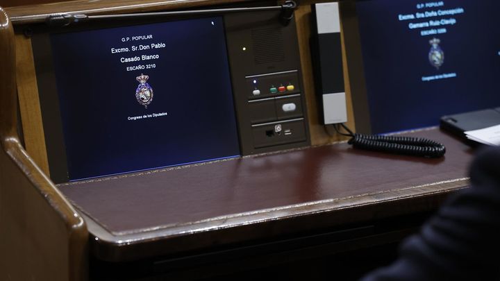 El escaño vacío de Pablo Casado / EFE