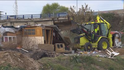 El Ayuntamiento de Madrid desaloja el último narcopoblado de Villaverde