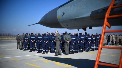 ¿Cuántos militares, aviones y buques tiene España cerca de Ucrania?