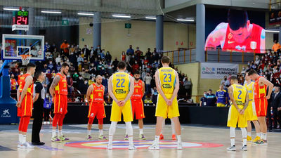 España gana a Ucrania en un duelo marcado por el trasfondo de una guerra