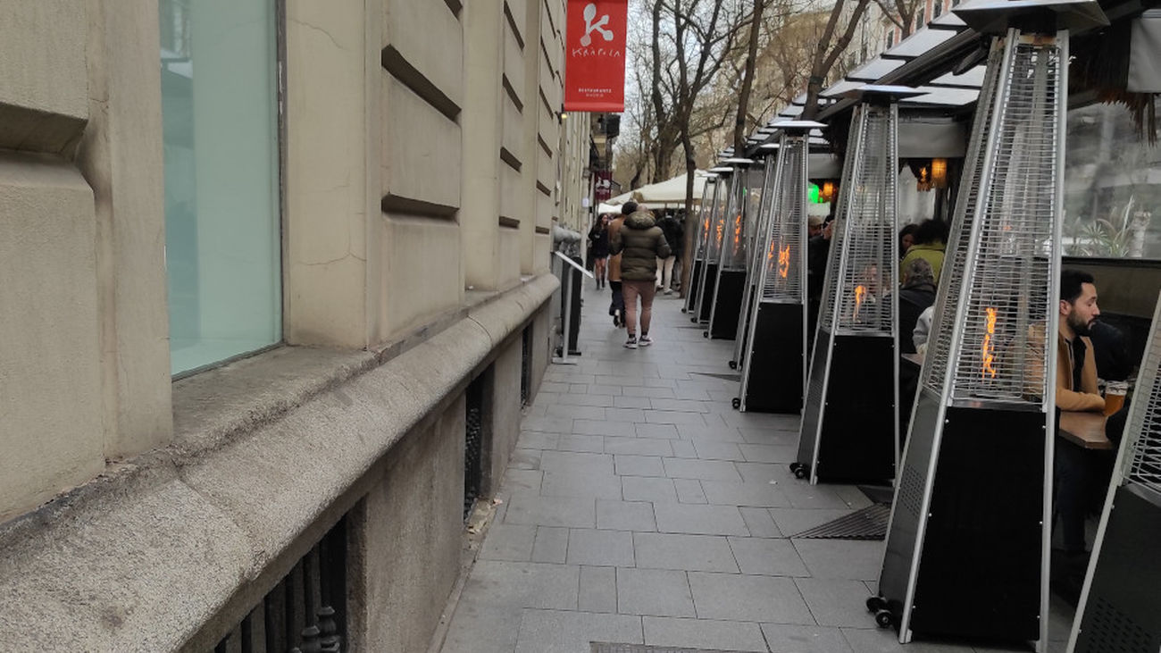 Aumentan los incumplimientos de las terrazas en Madrid según los vecinos de los barrios afectados