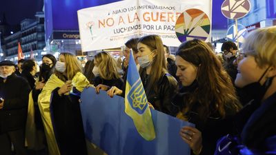 Cientos de personas se manifiestan en Madrid contra la guerra: "Ni Putin ni OTAN"