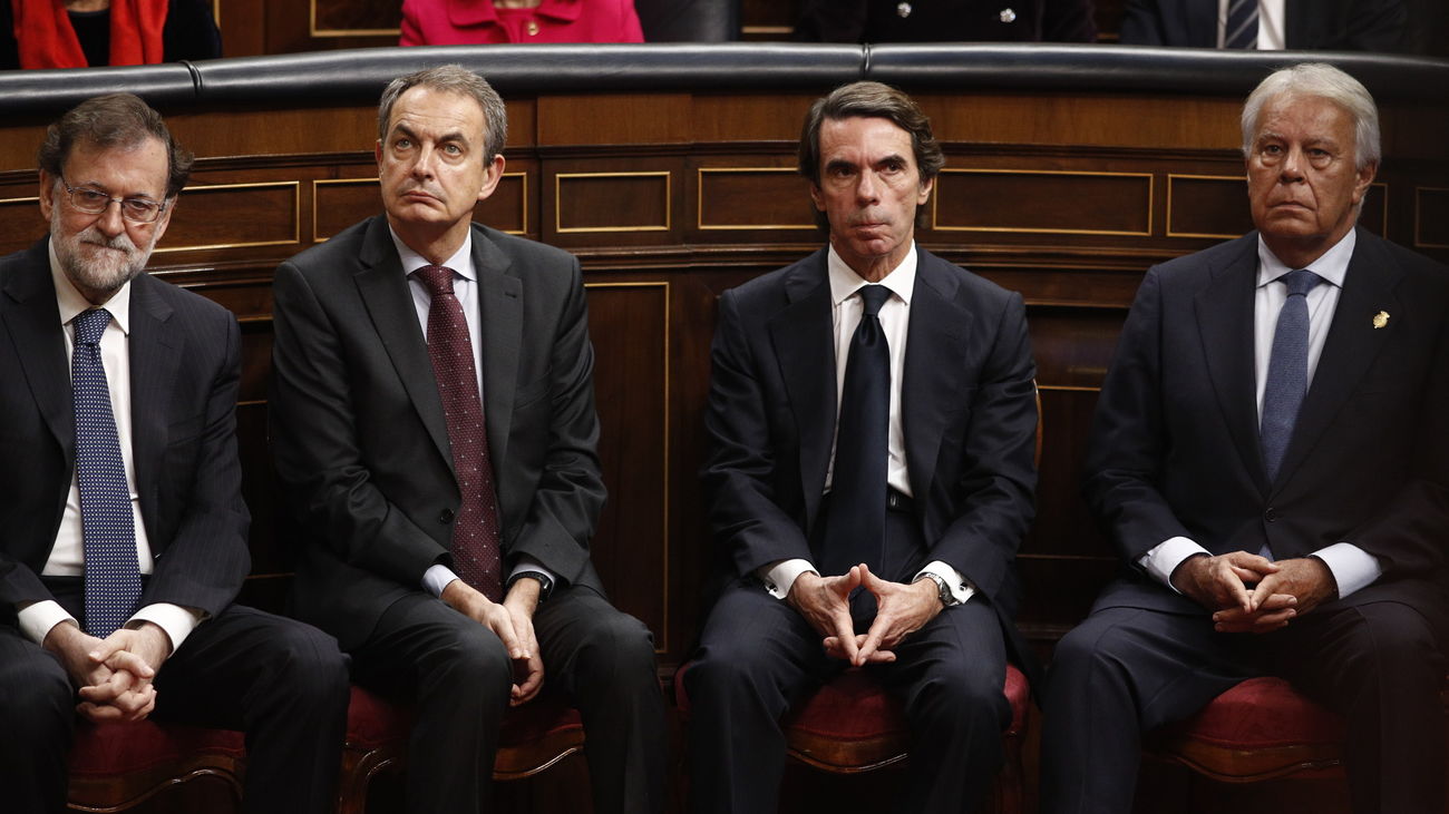 Los ex presidentes del Gobierno Mariano Rajoy, José Luis Rodríguez Zapatero, José María Aznar y Felipe González en el acto conmemorativo del 40º aniversario de la Constitución