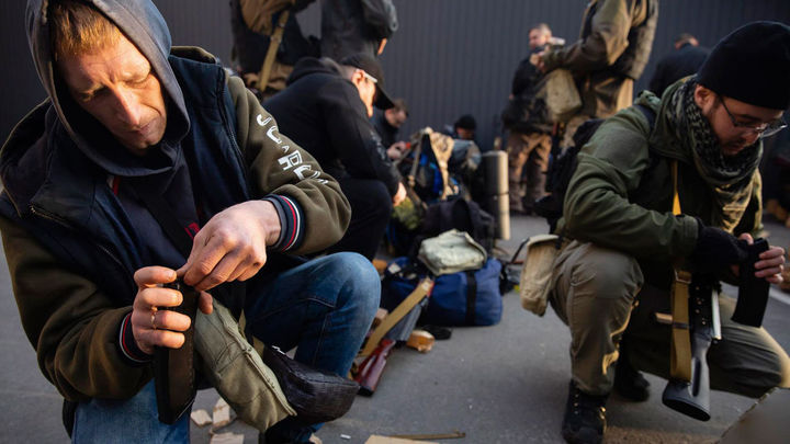 Miembros de las milicias ucranianas en Kiev / EFE