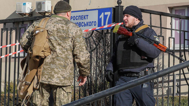 Policías ucranianos en Kiev / EFE