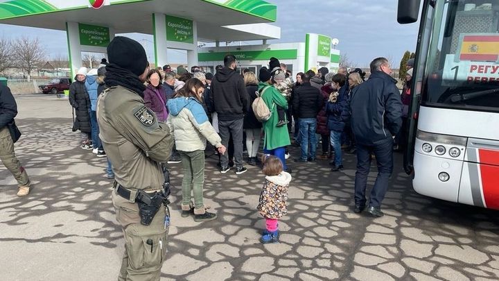 Convoyes con españoles escoltados por los GEO en Ucrania / EUROPA PRESS