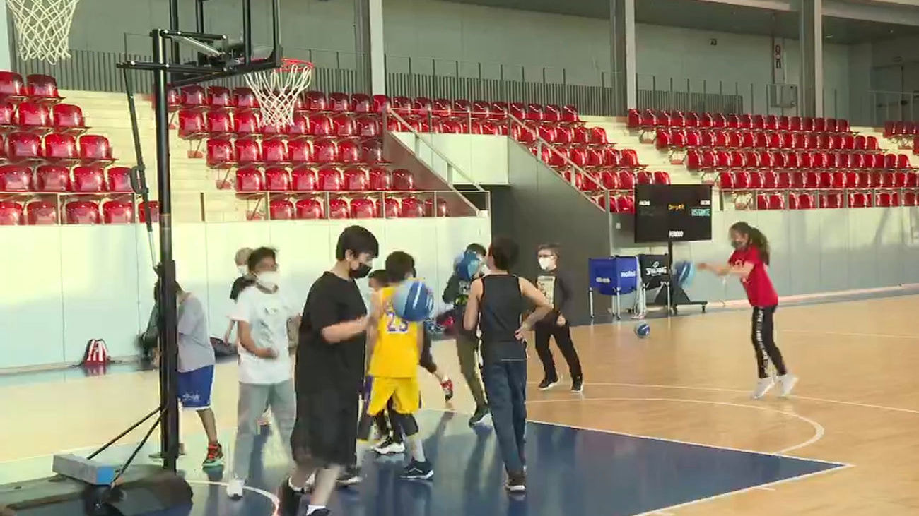 El barrio de San Fermín ya tiene su escuela de baloncesto