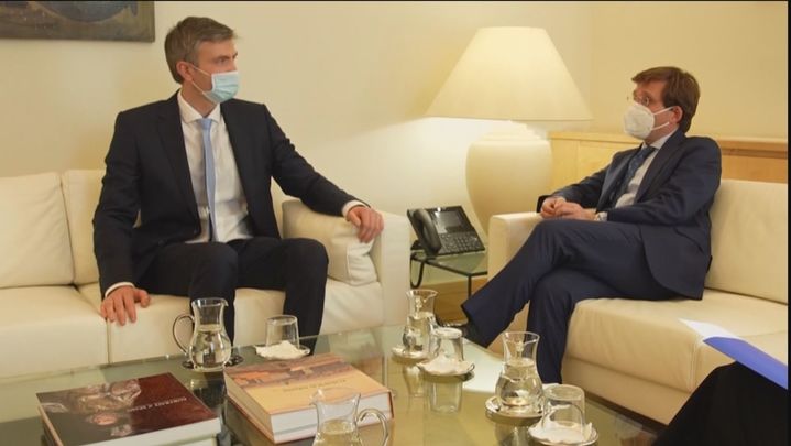 Dmytro Matiuschenko con Martínez Almeida / REDACCIÓN