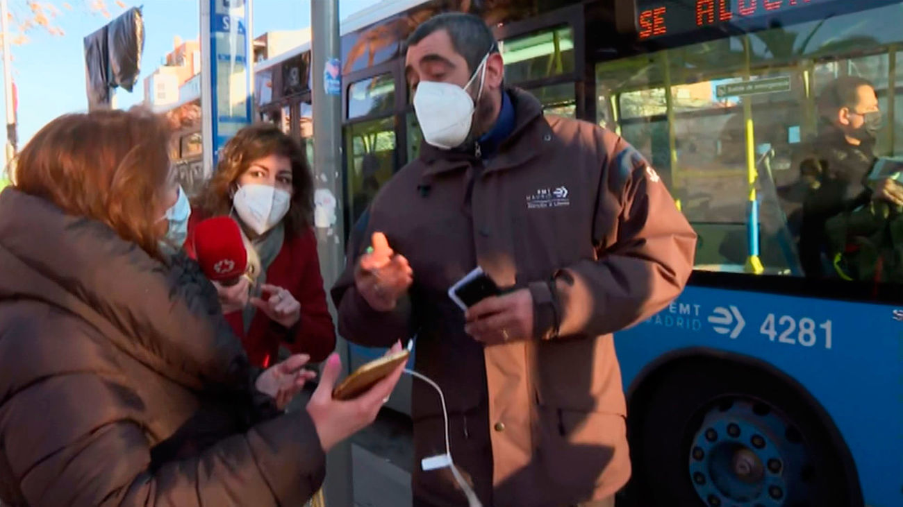 Las dudas de los viajeros del servicio alternativo de buses entre Oporto y Aluche por las obras de la L5 de Metro
