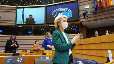 Zelenski pide ayuda en el Parlamento Europeo:  "Sin ustedes, Ucrania estará sola"