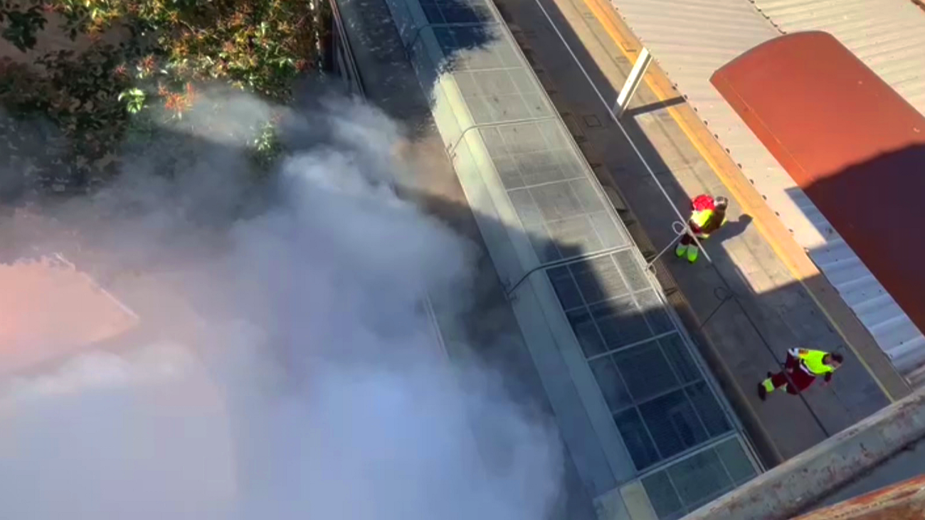 Desalojados los pasajeros de un tren que ha empezado a salir ardiendo