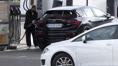 La gasolina tendrá nuevas subidas de precio: el petróleo se dispara y está en máximos desde 2014