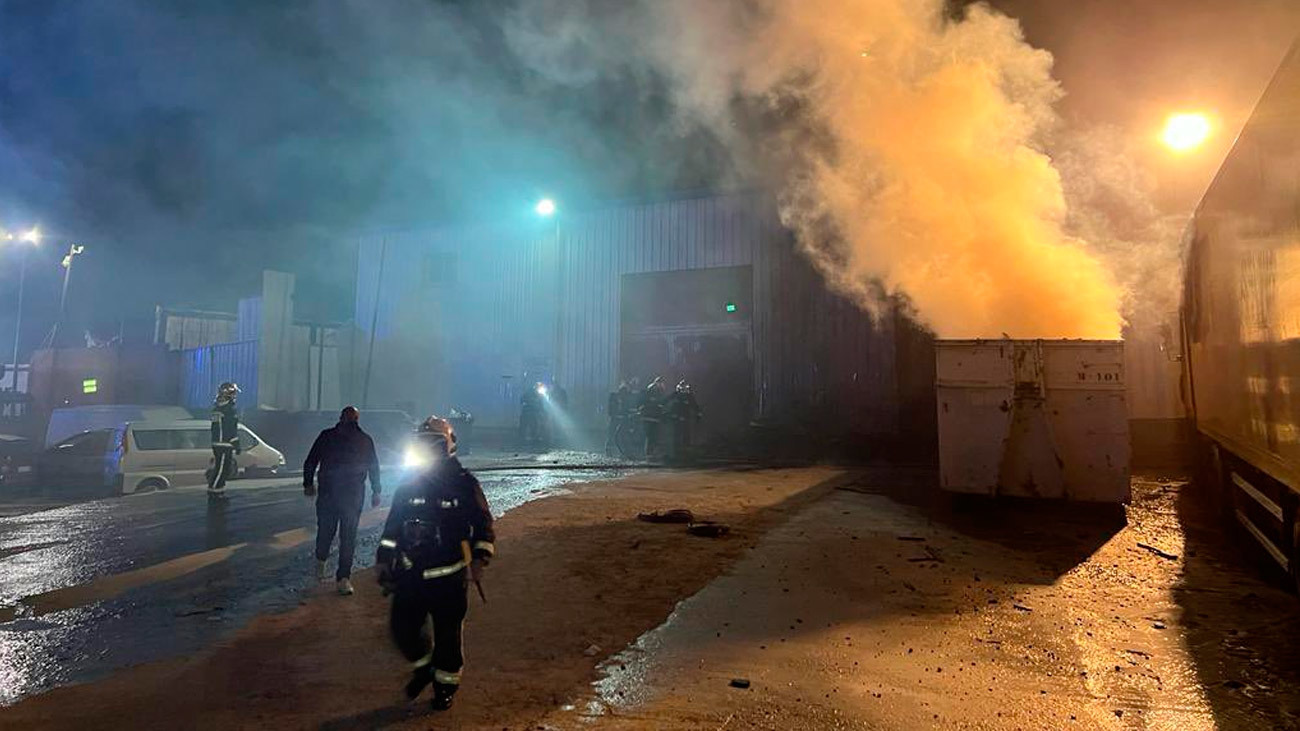 Incendio en un almacén de maderas en una nave industrial en Getafe