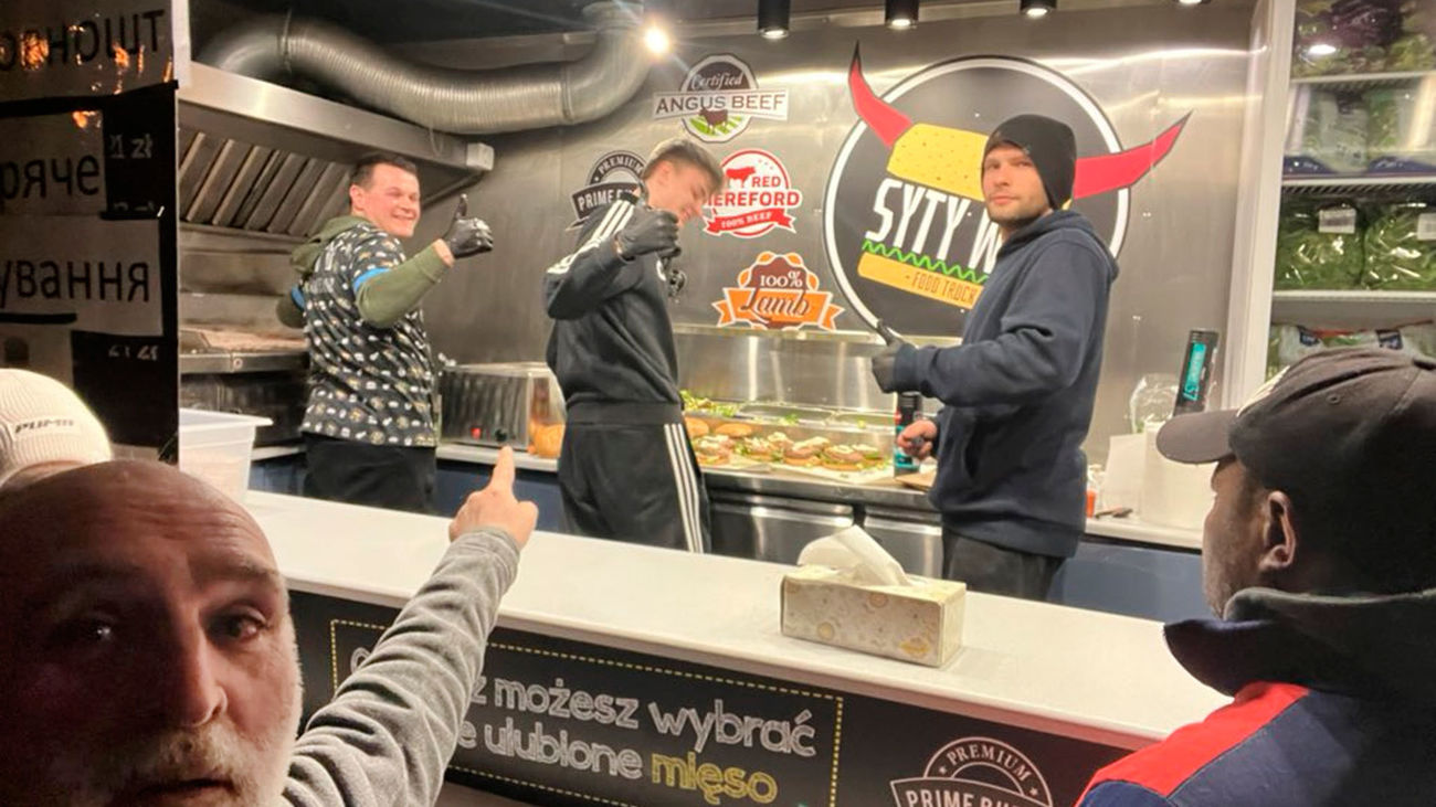 El chef José Andrés grita desde Ucrania contra "los Putin del mundo" con su cocina solidaria