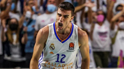 Carlos Alocén amplía su contrato con el Real Madrid hasta 2025