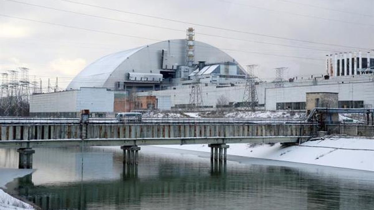 La central de Chernóbil con la bóveda que recubre los restos radiactivos