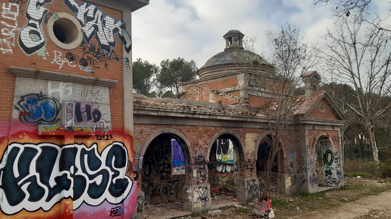 Capilla vandalizada del antiguo cuartel de ferroviarios militares, en Campamento