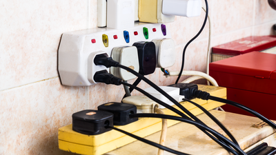 Unos falsos técnicos atracan a una mujer de 85 años de Vallecas en su propia casa