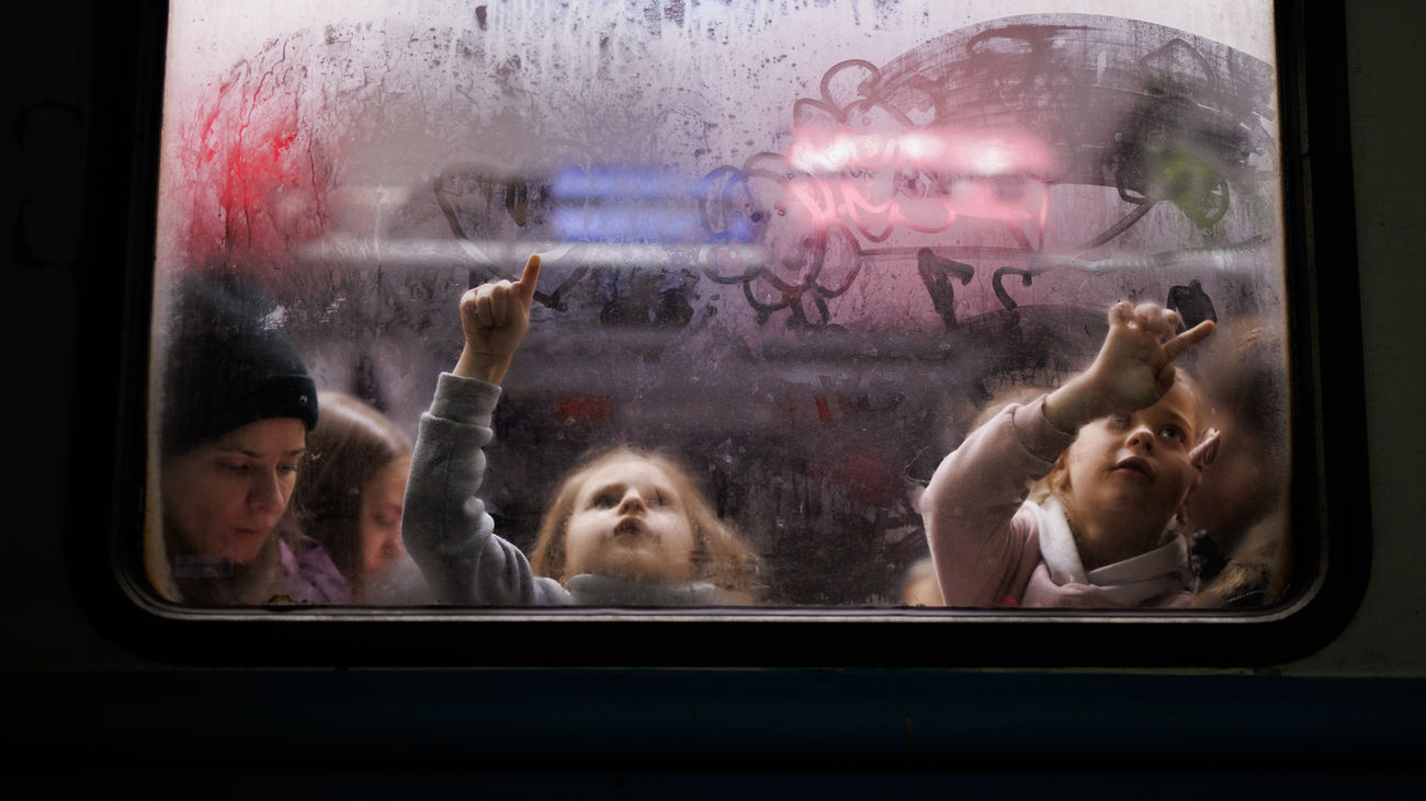 Cientos de españoles se ofrecen para acoger niños de Ucrania