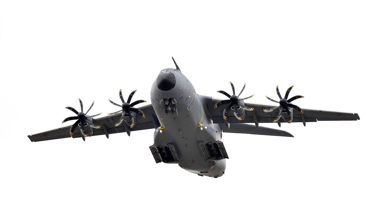 Uno de los dos aviones del Ejército del Aire con el primer envío directo de material ofensivo por parte de España a Ucrania