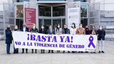 Minuto de silencio accidentado en el Ayuntamiento de Madrid contra la violencia machista