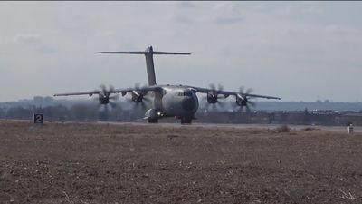 Sale hacia Polonia el primer envío de armas y material militar español para Ucrania