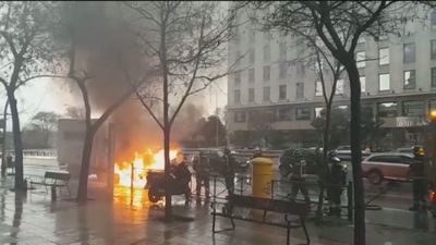 Susto por un coche ardiendo en Avenida de América