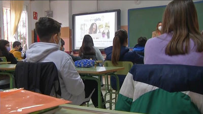 Adiós a las mascarillas en interiores: ¿Puede obligarme la empresa a ponérmela? ¿Qué pasará en los colegios?