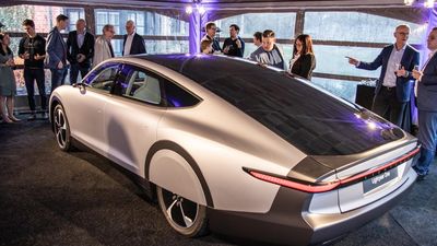 El coche eléctrico con energía solar ya es una realidad en Holanda y pronto llegará a España