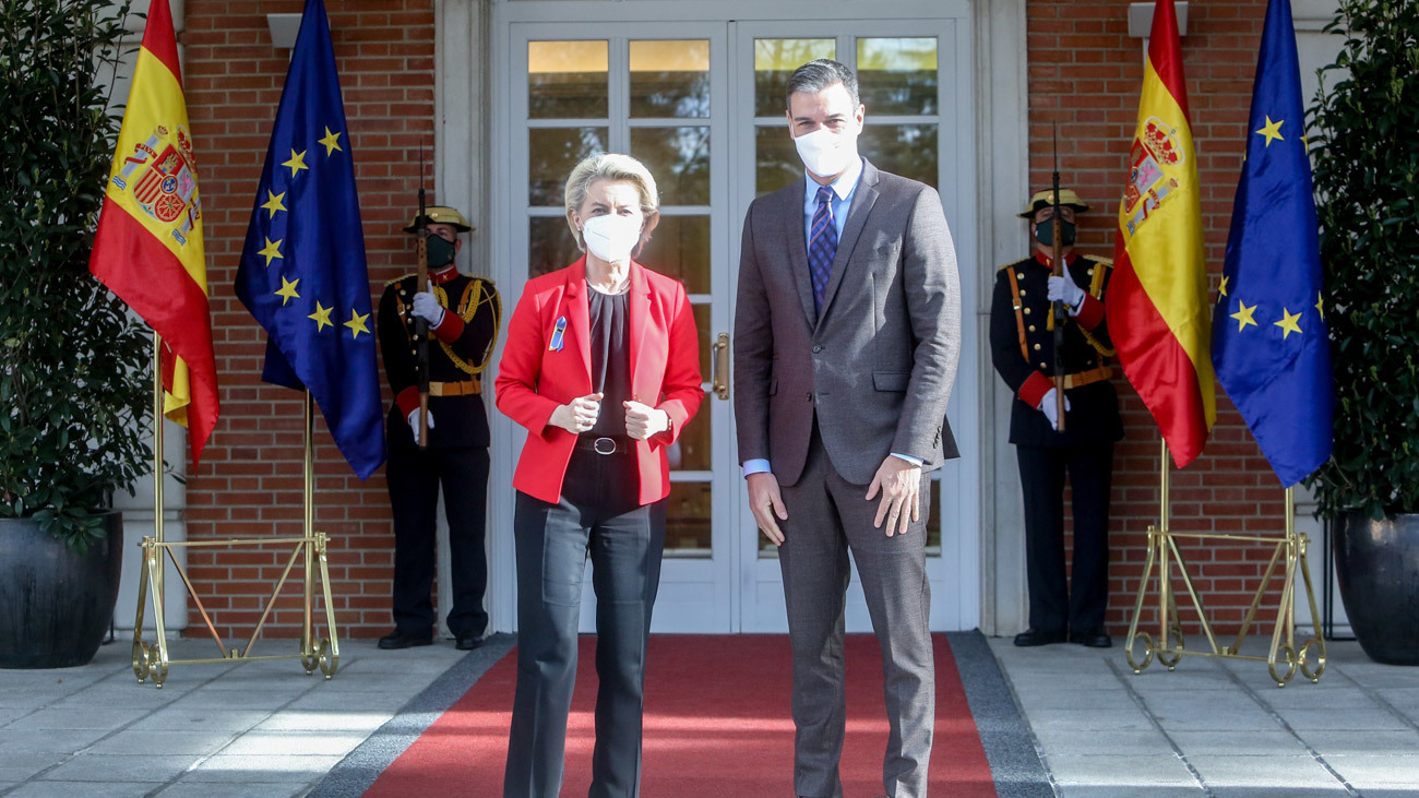 La presidenta de la Comisión Europea, Ursula von der Leyen, se reúne con el presidente del Gobierno, Pedro Sánchez, en La Moncloa, a 5 de marzo de 2022, en Madrid (España).