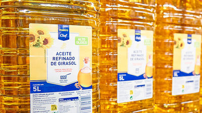 Algunos supermercados empiezan a racionar la venta de aceite de girasol por la guerra en Ucrania