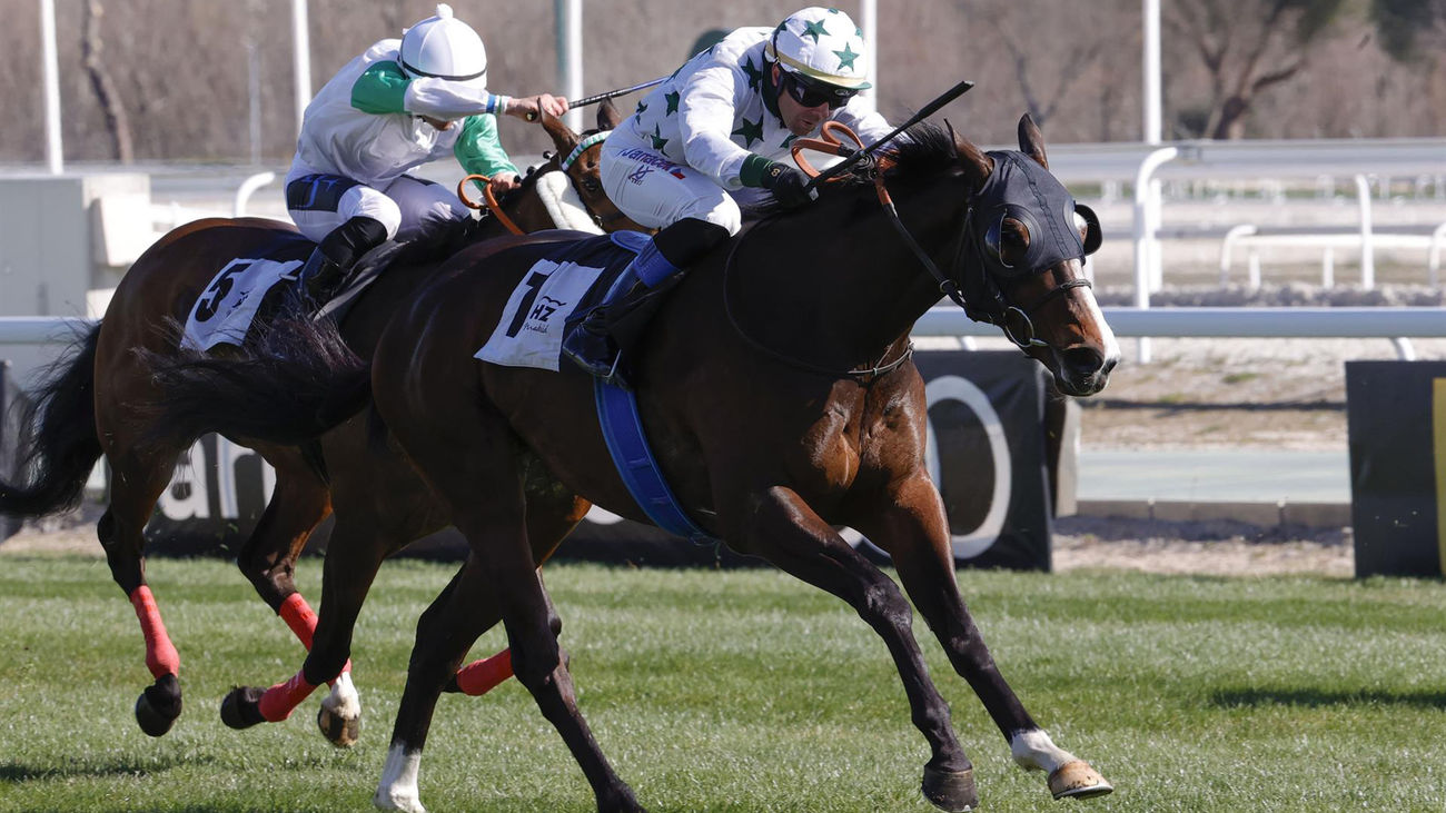 La jornada inaugural del hipódromo de La Zarzuela reúne a miles de madrileños