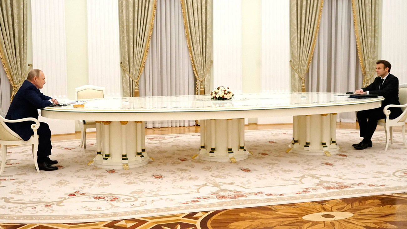 Putin asegura a Macron que las instalaciones nucleares no son objetivo militar