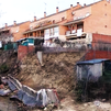 Casas al filo del arroyo en Arroyomolinos: "Ayer perdí tres metros más de terreno"