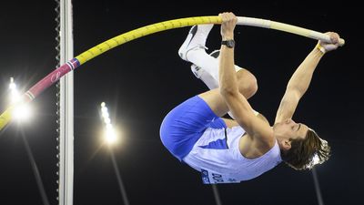 Duplantis bate el récord del mundo de pértiga al saltar 6,19 metros