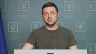 Madrid pone el nombre de Volodímir Zelenski, "faro de la  libertad", al espacio frente a la Embajada de Ucrania