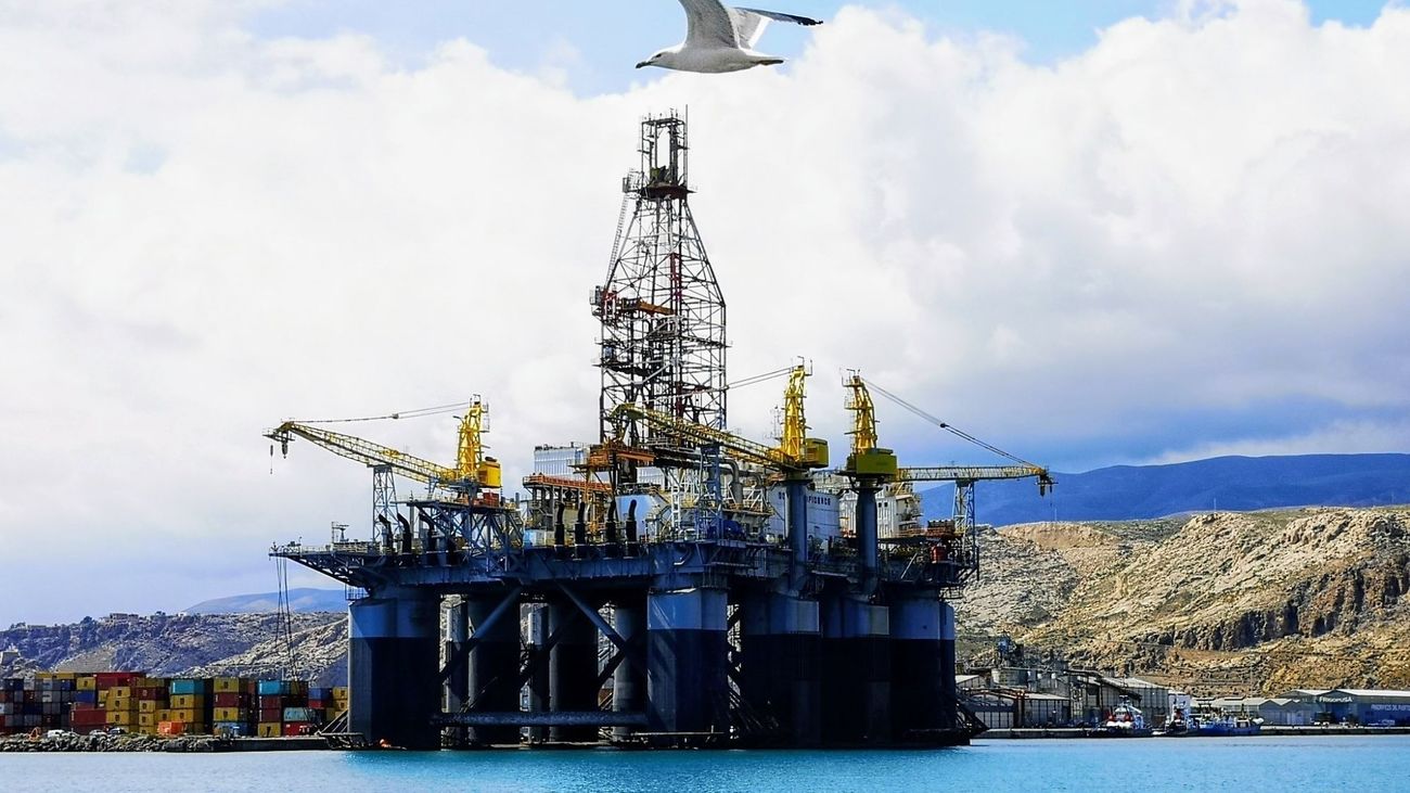 Plataforma petrolífera Ocean Confidence atracada en Almería