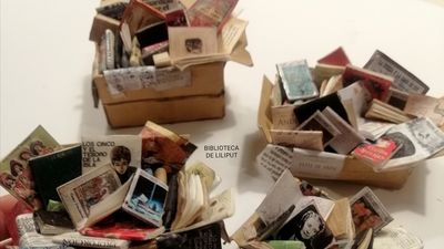 Una exposición muestra en Madrid alguno de los libros más pequeños del mundo