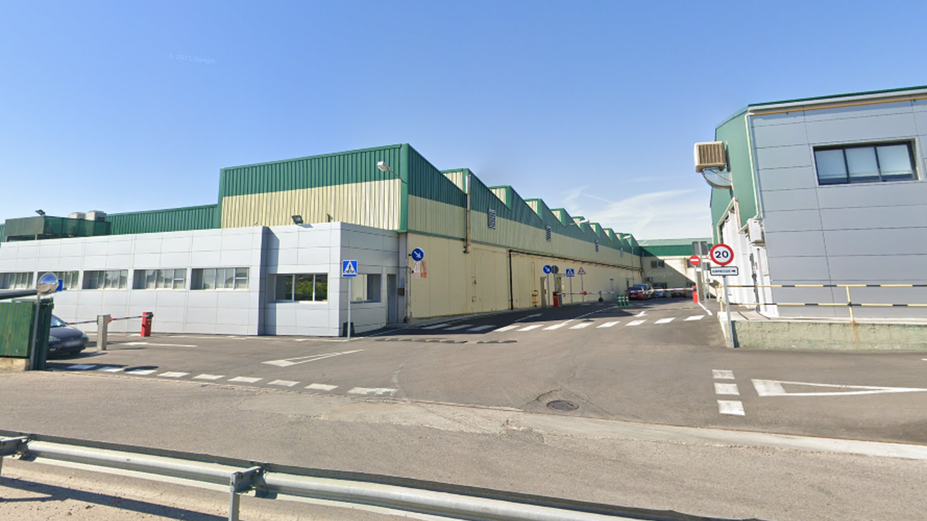 Acceso a la factoría de Schneider Electric en Griñón