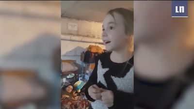 Guerra en Ucrania: la voz de Amelia desde un refugio en Kiev que encandila al mundo