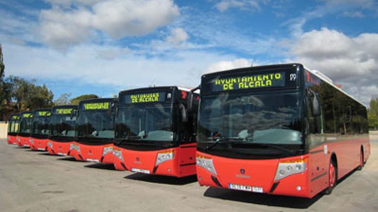 Vehículos de Alcalabus, empresa concesionaria del transporte público en Alcalá de Henares