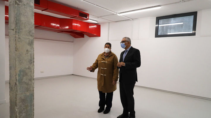 La alcaldesa de Móstoles y el consejero de Administración Local durante la visita al centro / AYTO MÓSTOLES