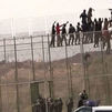 La actuación policial impide un nuevo intento de saltar la valla de Melilla por parte de 1.000 migrantes