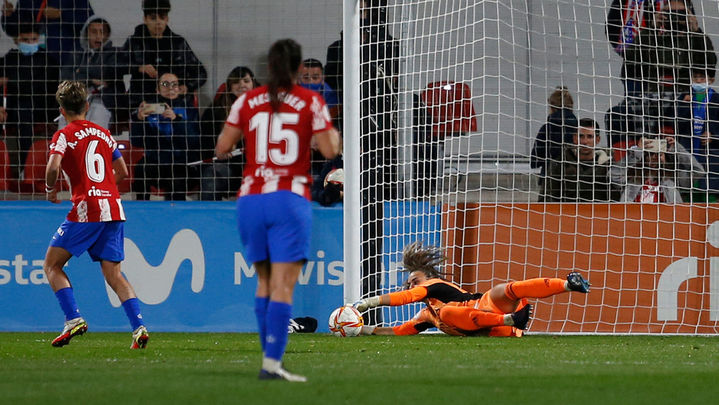 Missa para un penalti al Amanda Sampredro / EFE