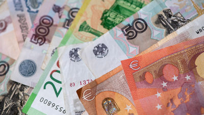 Rusia impone un 'corralito' al limitar a 10.000 dólares la retirada de efectivo en divisas