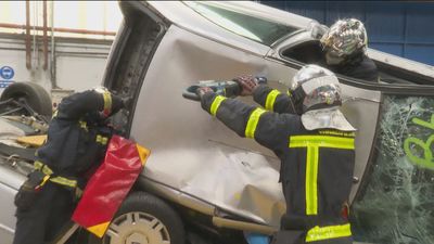 Bomberos de Madrid: sólo veinte minutos para rescatar al conductor y salvarle la vida